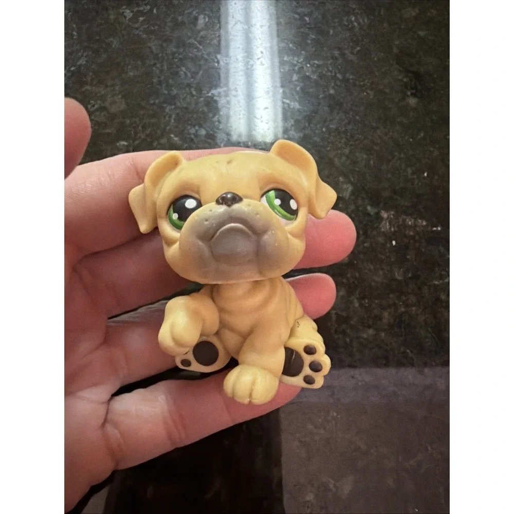 Littlest Pet Shop Tan Bulldog #107 Vintage Collectible LPS 2006 Magnet